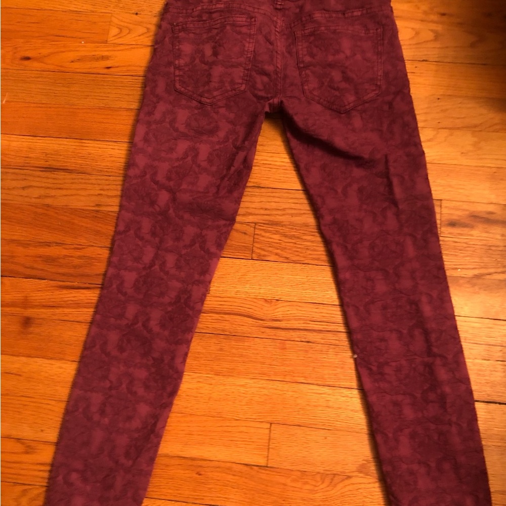 FREE PEOPLE VINTAGE SIZE 25 cool Embossed pattern Grape 🍇 PURPLE Colored JEANS
